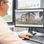 man achter de computer