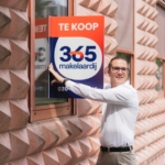 Te koop bord bij een woning