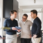 Emiel, Nathan en Vincent bij een taxatie