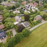 Bovenaanzicht woonwijk met groen